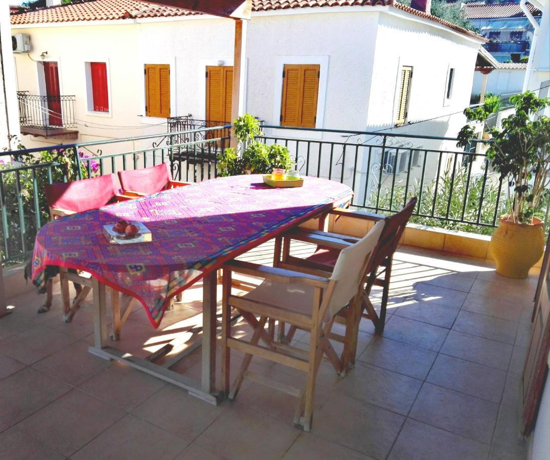 Cosy House In Galaxidi Apartment Exterior photo